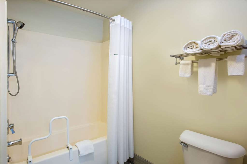 AmericInn by Wyndham Jefferson - photo 17