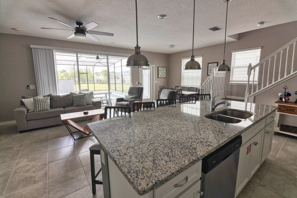 Daniel's Townhome Getaway At Windsor Island Resort 5 Bedroom Townhouse by Redawning Davenport - photo 21