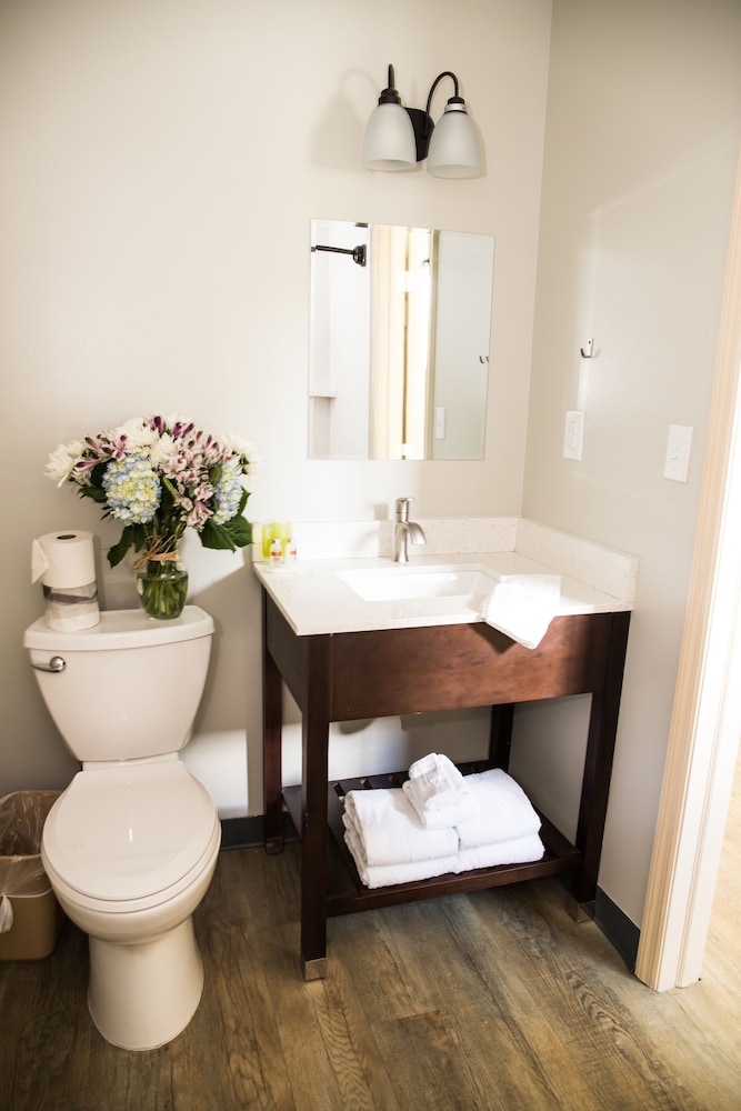 Crystal Inn Eatontown - photo 12