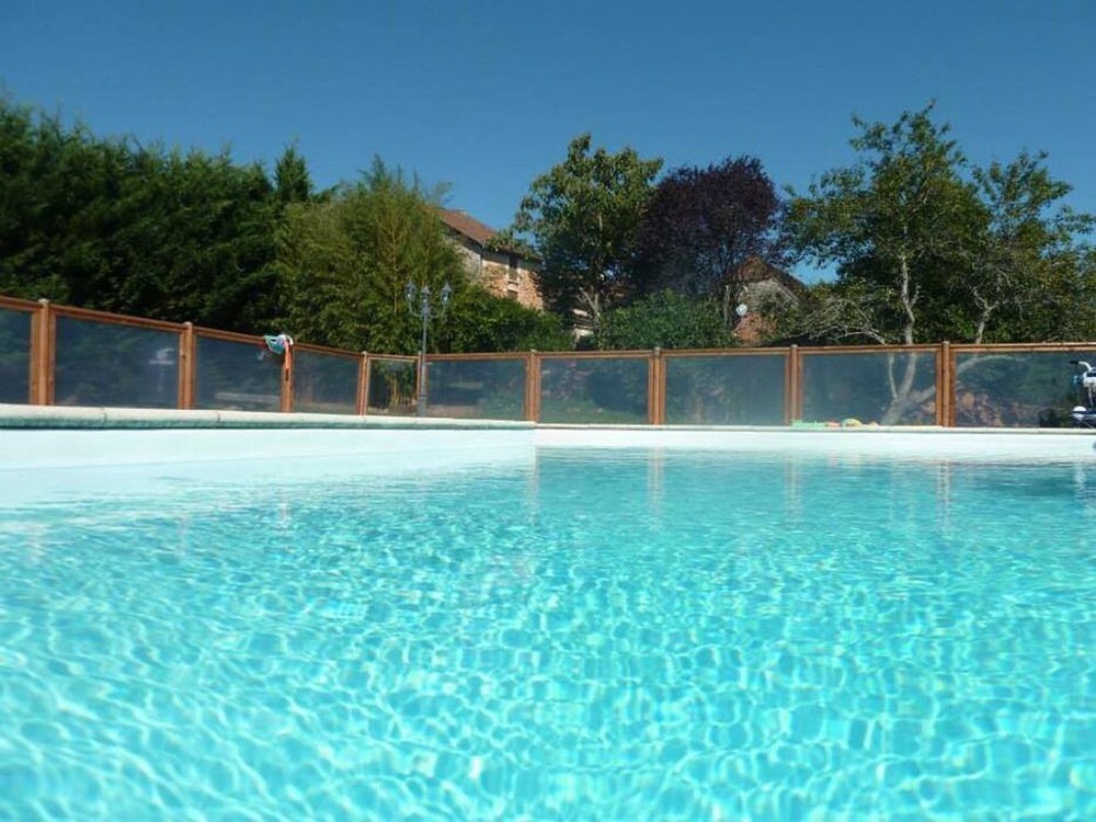 La Closerie Des Arts Piscine Et Spa — Hautefort