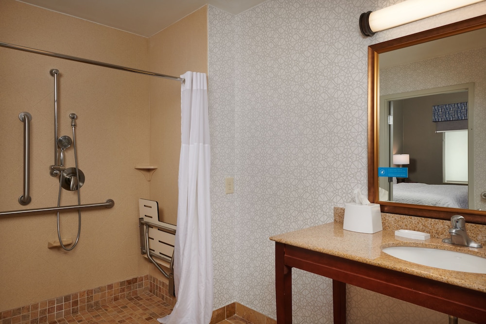 Hampton Inn & Suites Holly Springs - photo 19