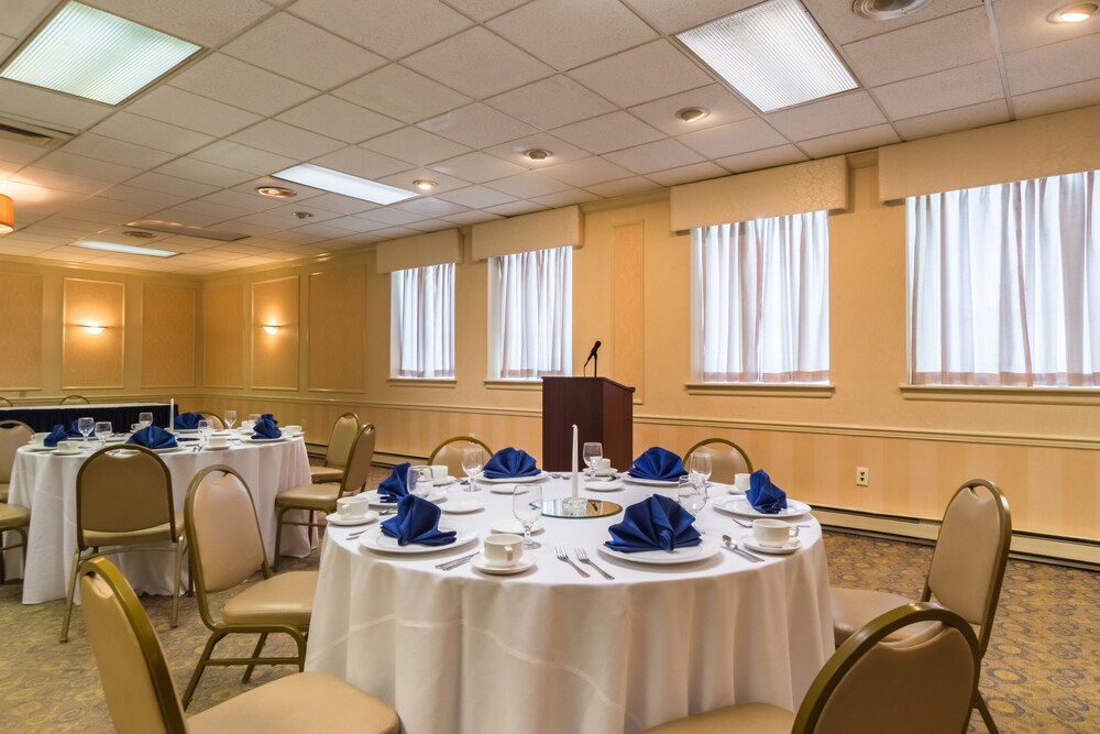 Quality Inn & Suites Hotel West Chester - photo 44