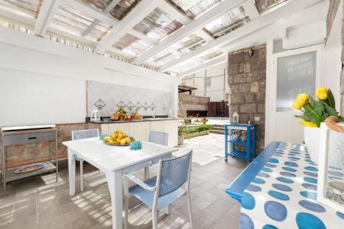 Casa Margi — 4-Star Luxury Hotel in Sant'agata Sui Due Golfi, Italy