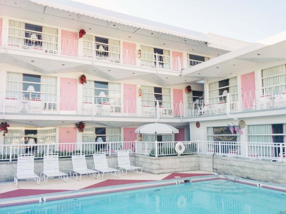 Pink Champagne Motel in Wildwood, United States