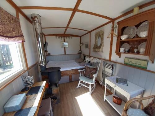 Meadowbeck Shepherd Huts - last minute hotel in Whitby