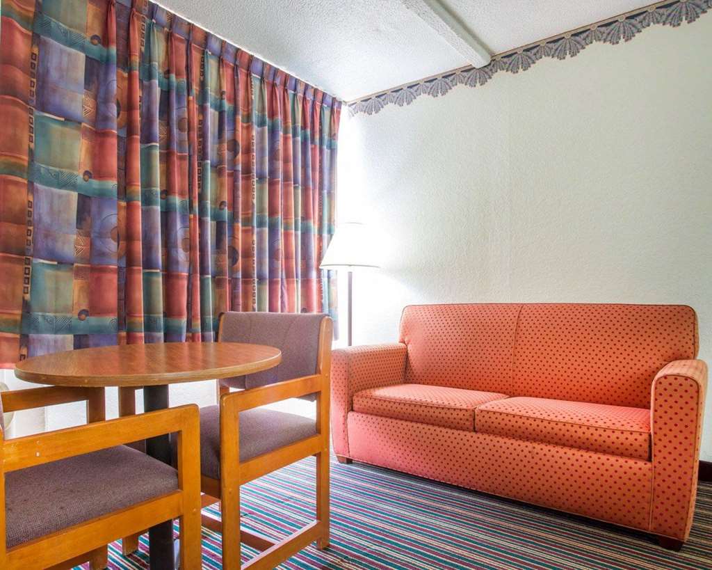 Rodeway Inn Stone Mountain - photo 12