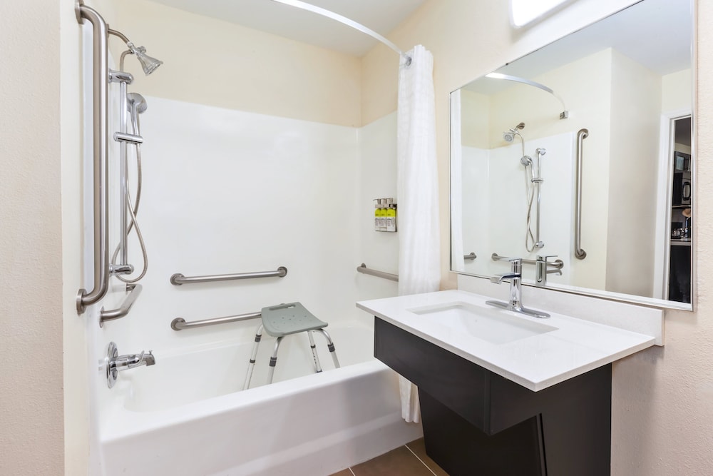 Candlewood Suites Huntersville by IHG - photo 24