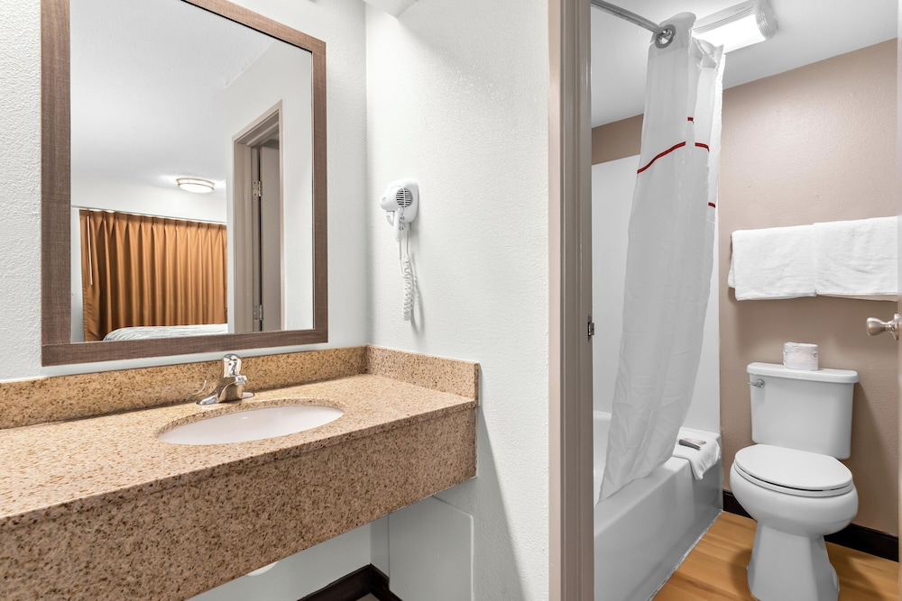 Red Roof Inn Harrisburg North - photo 30