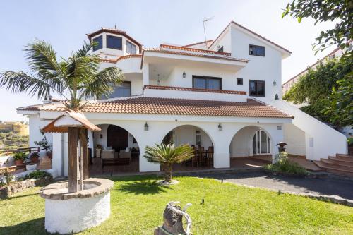 Finca Villa Huerta — 4-Star Luxury Hotel in Icod De Los Vinos, Spain