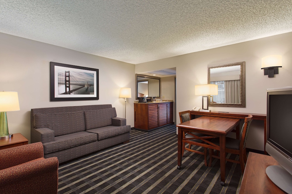Embassy Suites by Hilton San Francisco Airport Waterfront - photo 23