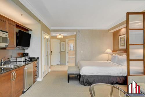MGM Signature 25 609 Strip View Jacuzzi Studio