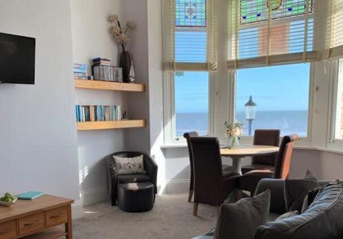 Apartment 14 The Moorings Beachfront & panoramic sea views
