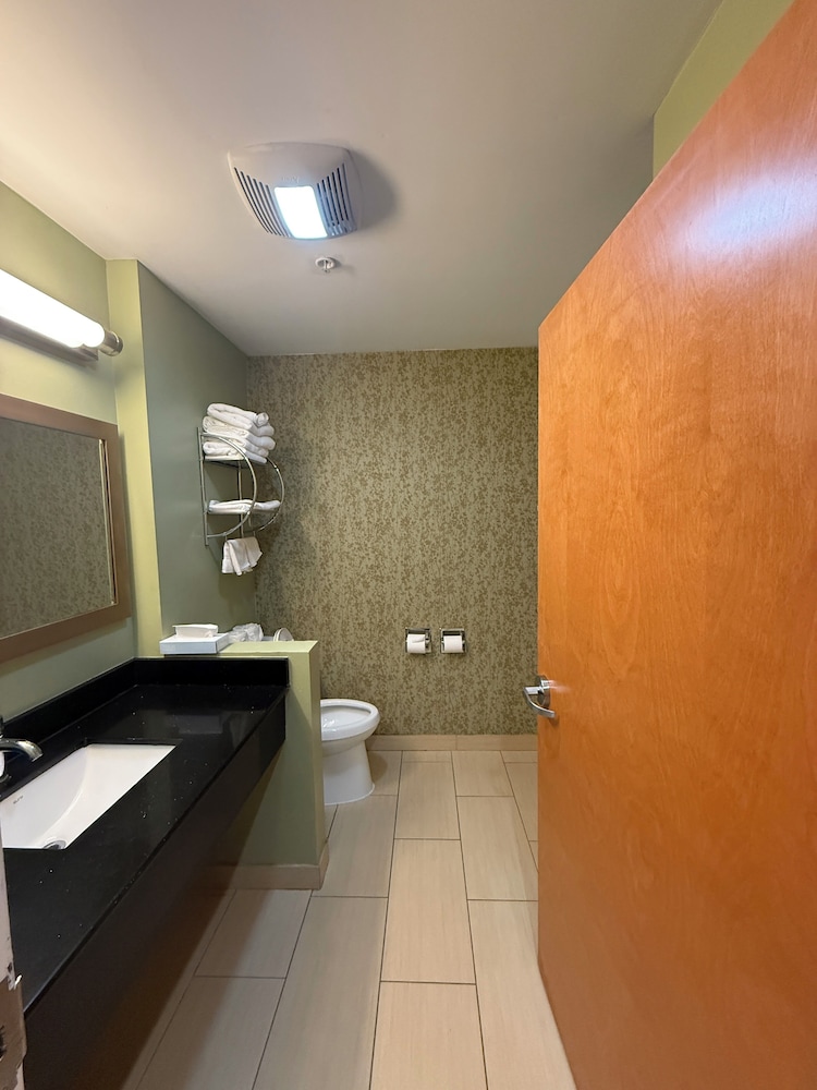 Plymouth Bay Inn and Suites - photo 11