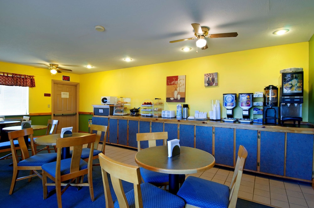 Americas Best Value Inn Garden City - photo 18
