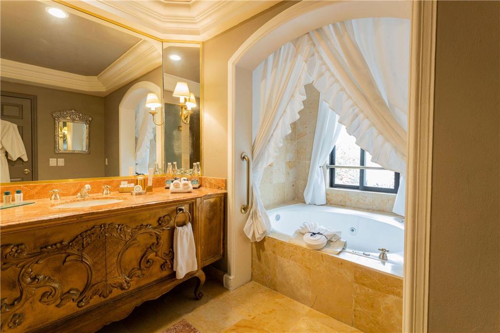 Governor Suite bathroom