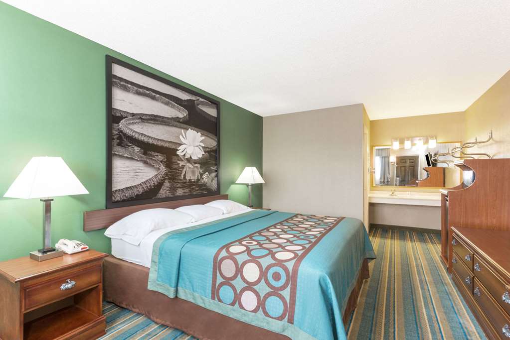 Super 8 by Wyndham Greencastle - photo 6