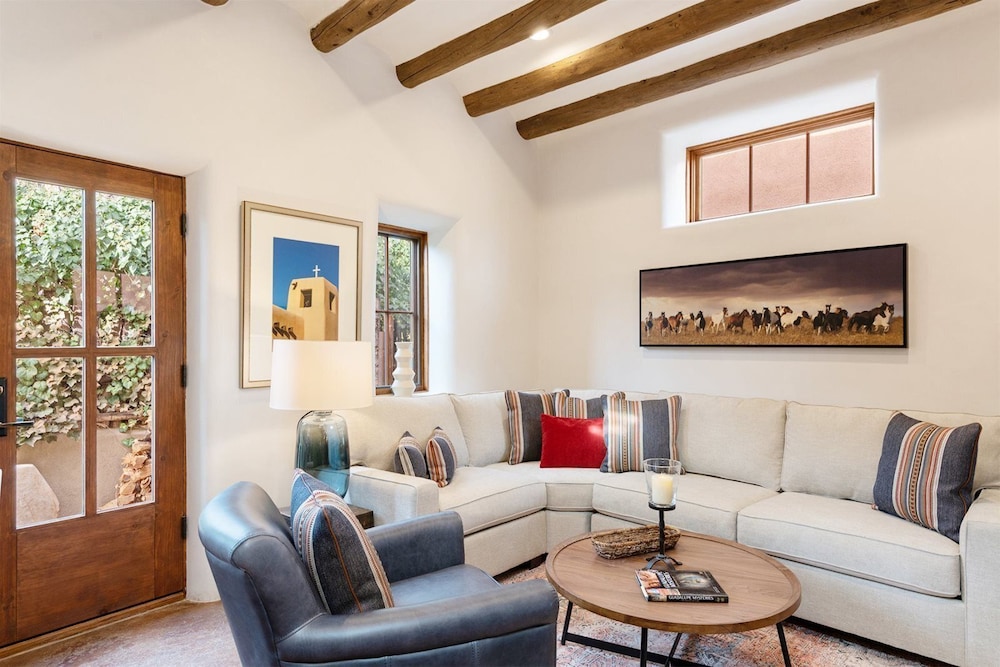Carmel Elegant East Side Adobe With Kiva Fireplace Walk to Canyon Rd and The Plaza - photo 12