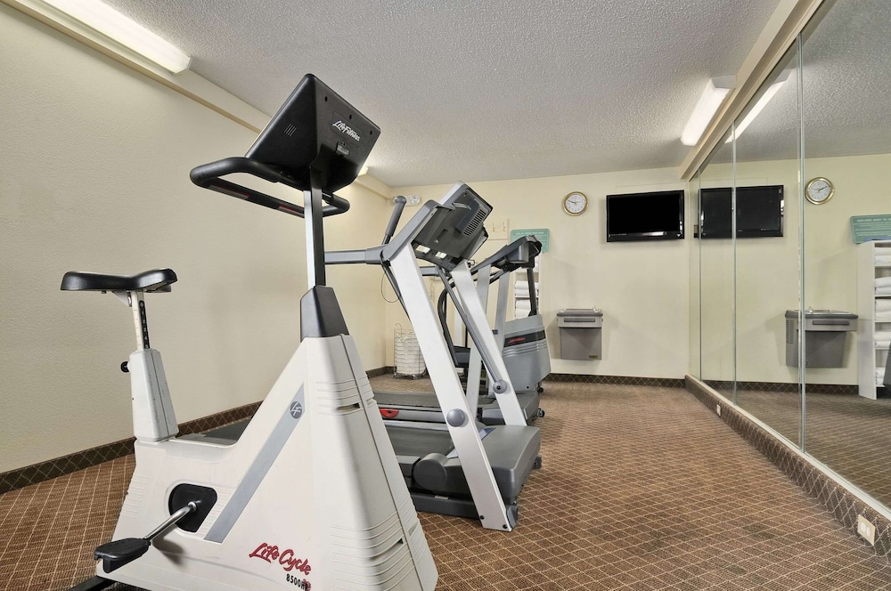 Days Inn by Wyndham Forrest City - photo 11