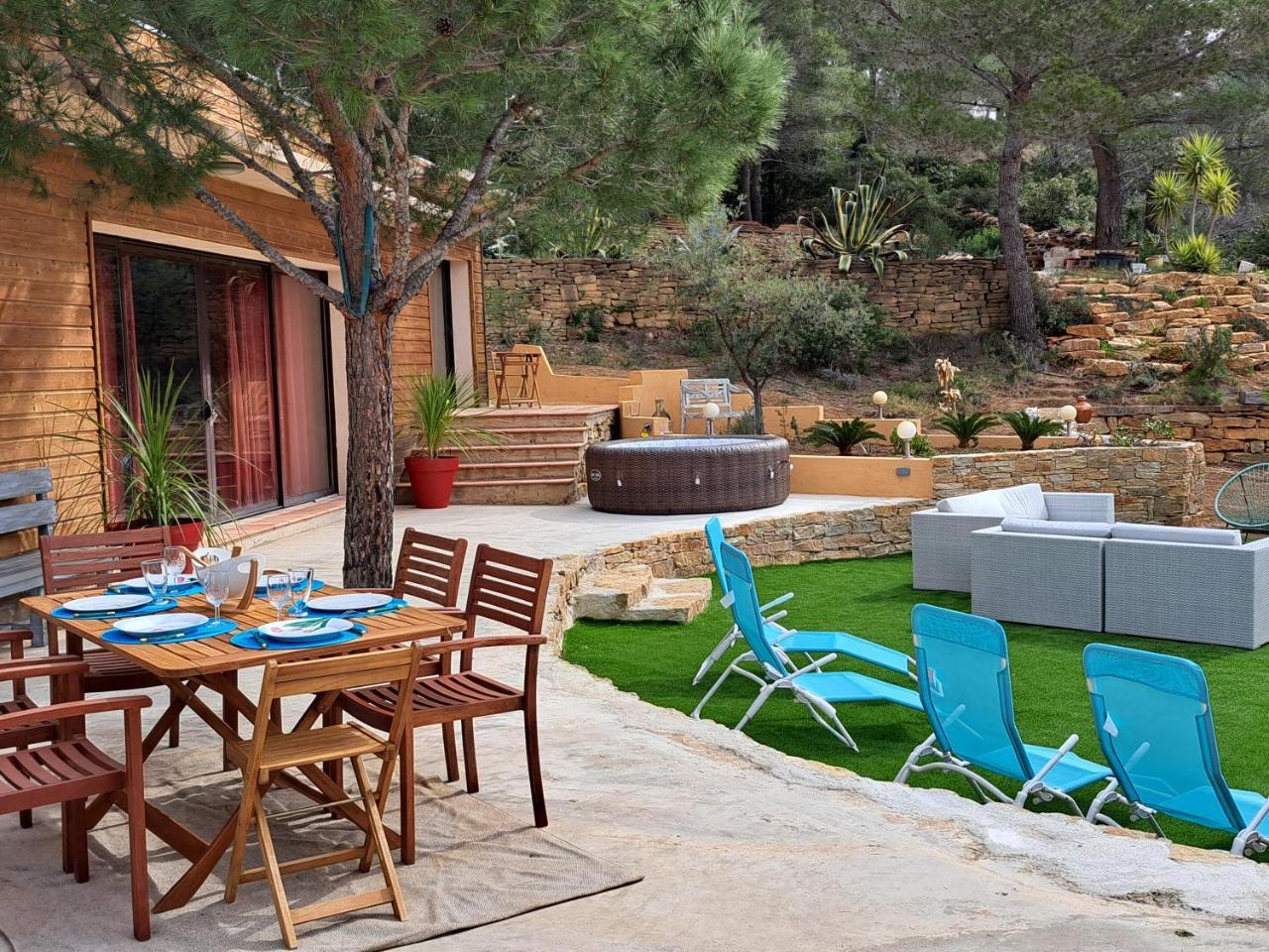 Luxueuse Villa Avec Piscine Et Jacuzzi Sur Les Hauteurs de la Ciotat — 4-Star Luxury Hotel in Ceyreste, France