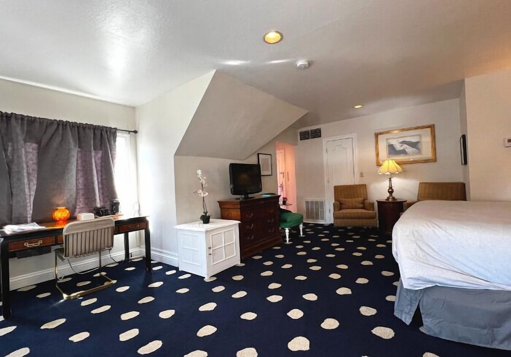 The Sterling Hotel - photo 4