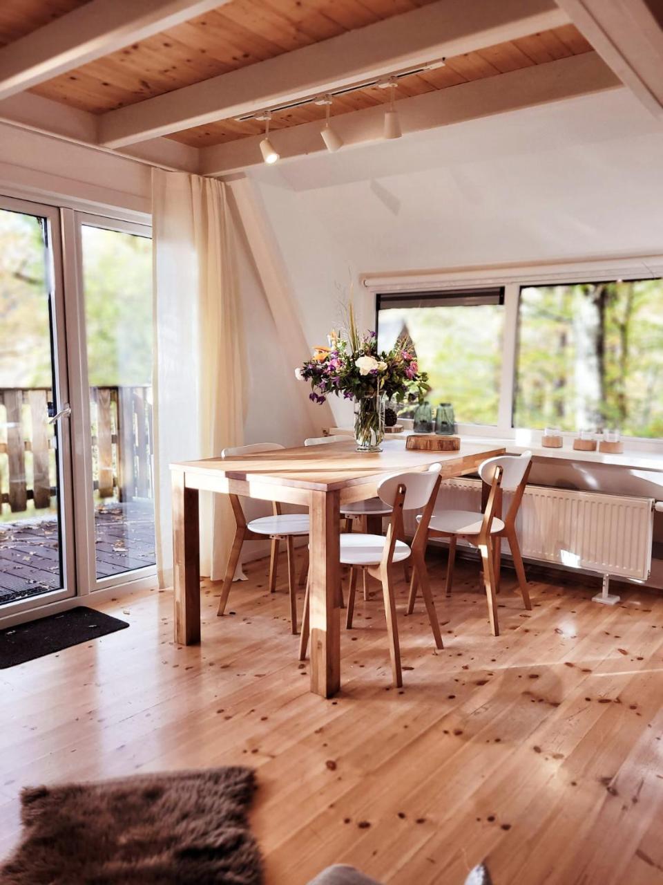 A Wood Lodge zwembad relax natuur — 4-Star Luxury Hotel in Durbuy, Belgium