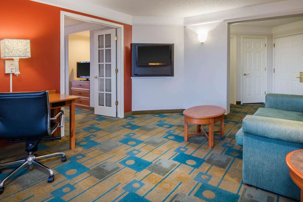 La Quinta Inn & Suites by Wyndham Colorado Springs South AP - photo 53