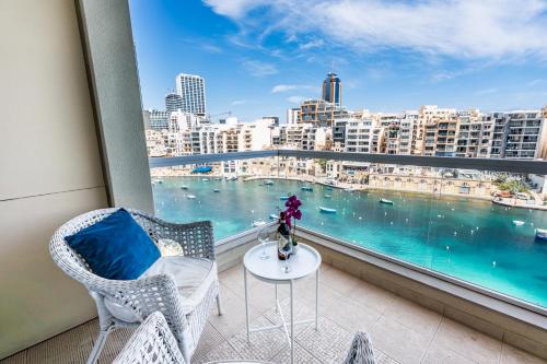 Impressive View 2BR Flat in St Julian's Bay by Arco Collection — 4-Star Luxury Hotel in San Giljan, Malta