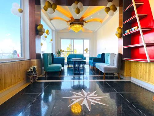 Hotel Wood Stock Luxury A Boutique Property Penthouse Open Air Restaurant & Terrace in Kasauli, India