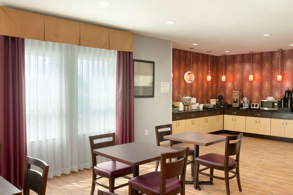 Super 8 by Wyndham Carrizo Springs - photo 5