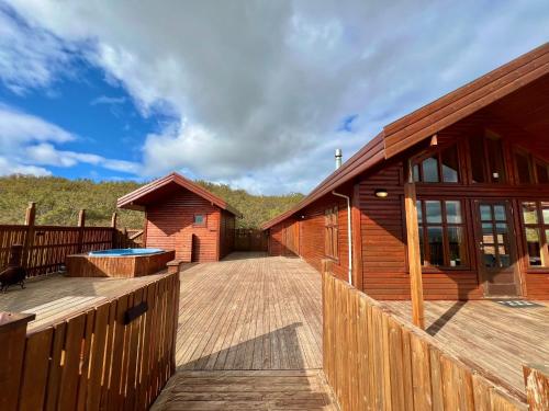 Private cottage on Golden Circle with hot tub