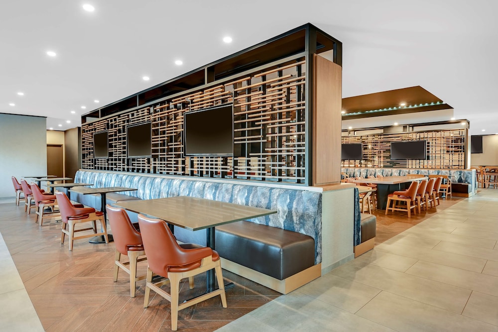 DoubleTree by Hilton Denver International Airport - photo 36