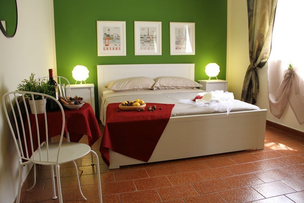 Retro’ Rooms in Cefalu, Italy