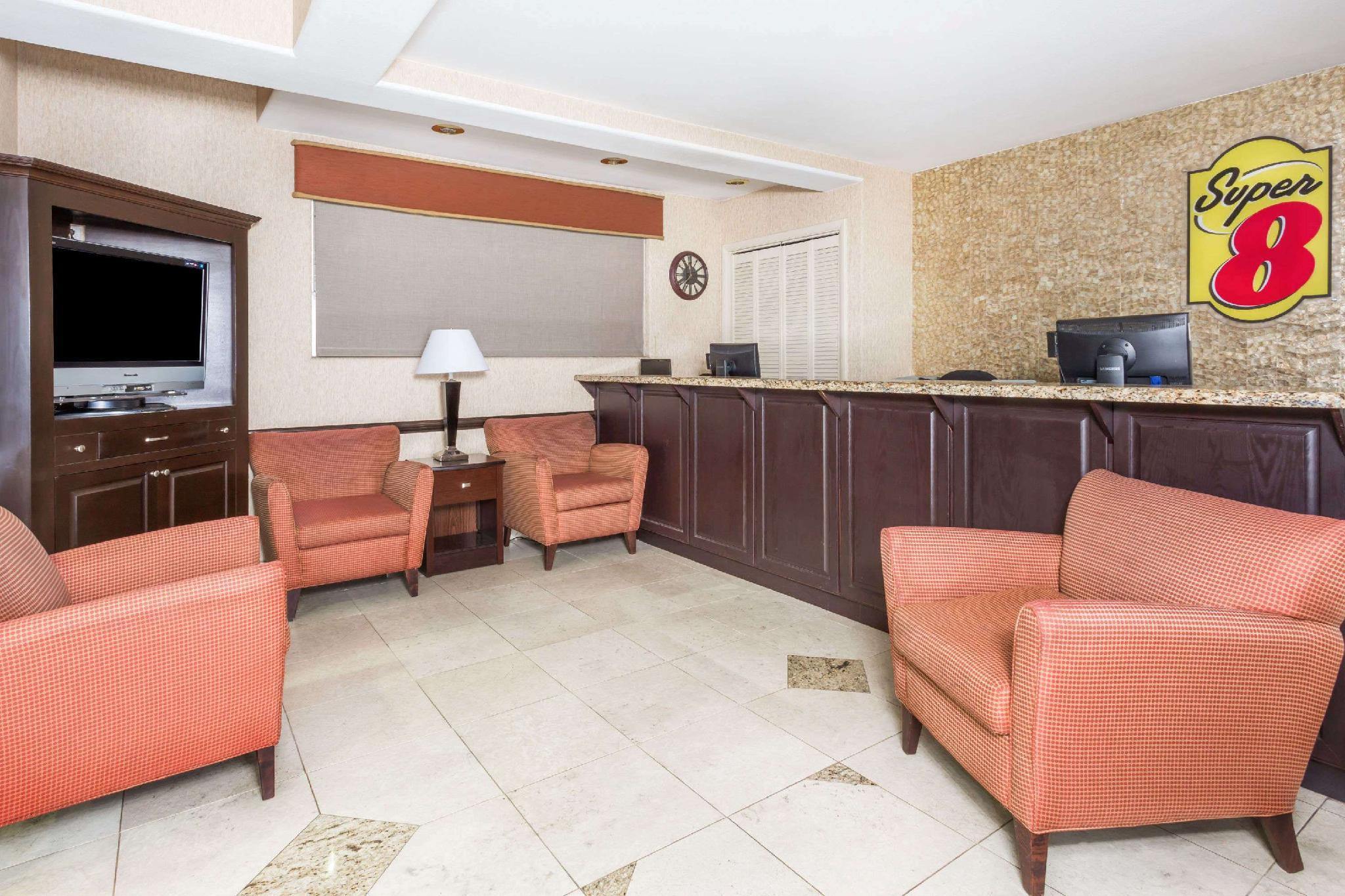 Super 8 by Wyndham Phoenix Downtown - photo 12