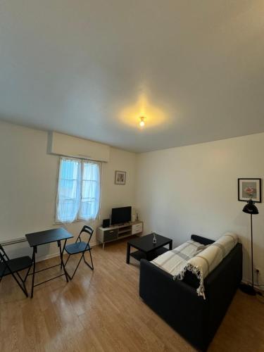 Studio Ideal Gare & Centre Ville — hotel in Conflans-Sainte-Honorine