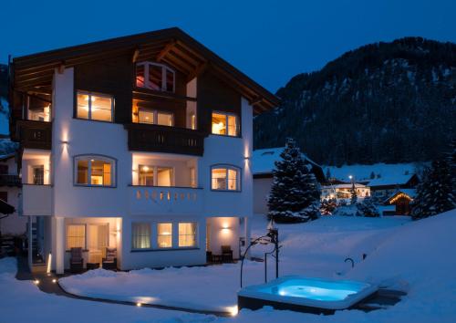 Apartments Antines — 4-Star Luxury Hotel in Selva, Italy
