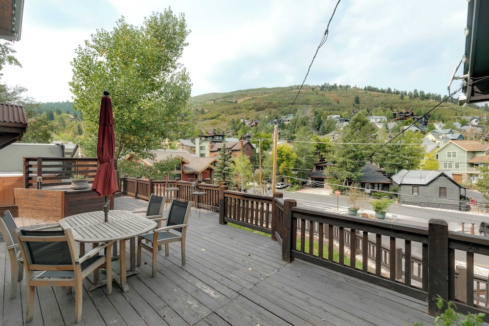 Hillside Overlook by Avantstay Quiet Mountain Getaway w Incredible Views - photo 28