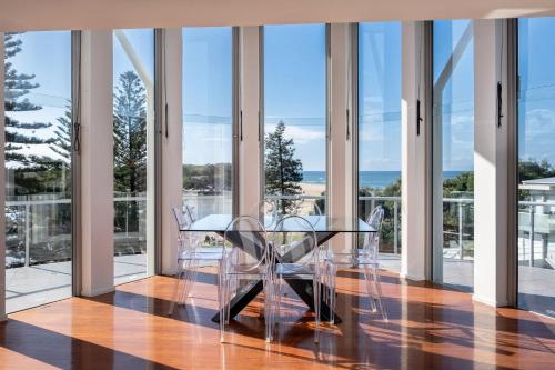 Amazing Currimundi Lakefront Ocean Penthouse — 4-Star Luxury Hotel in Currimundi, Australia