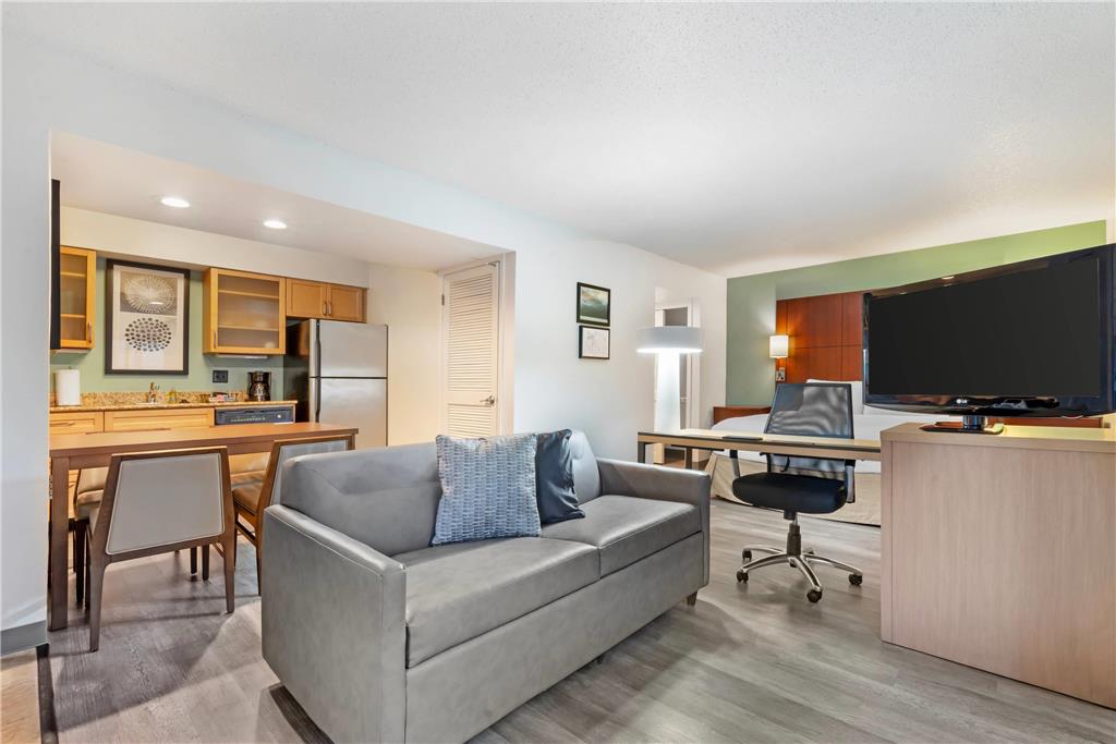 MainStay Suites St. Louis Galleria - photo 17