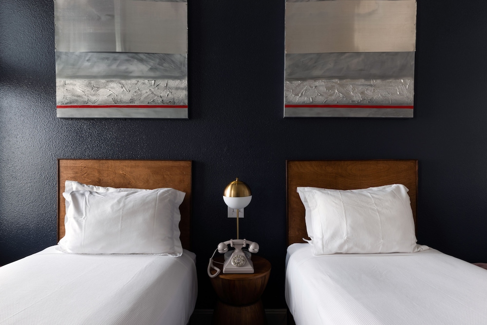 The Metro Hotel - photo 6