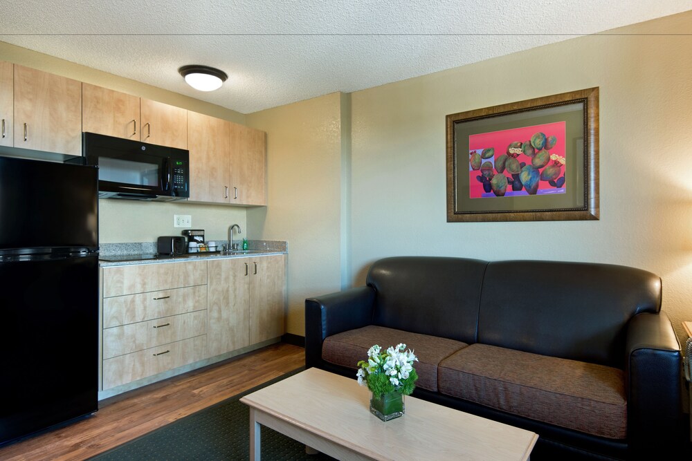 Oxnard Inn Lancaster - photo 17