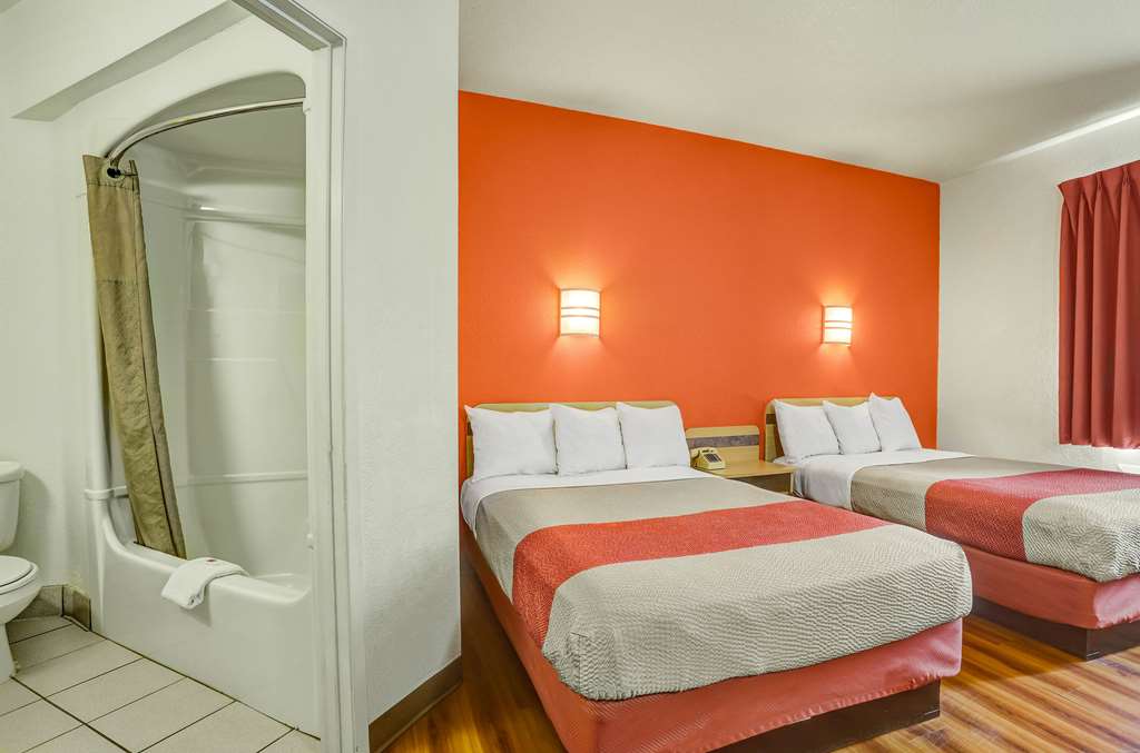 Howard Johnson by Wyndham Lemoore - photo 13