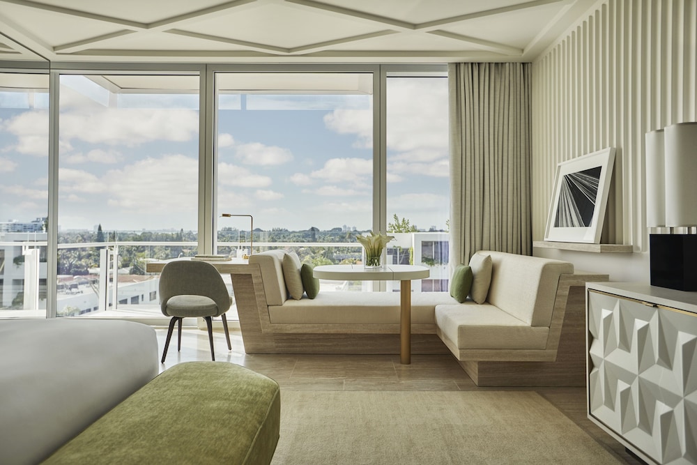 Four Seasons Hotel at The Surf Club - photo 93