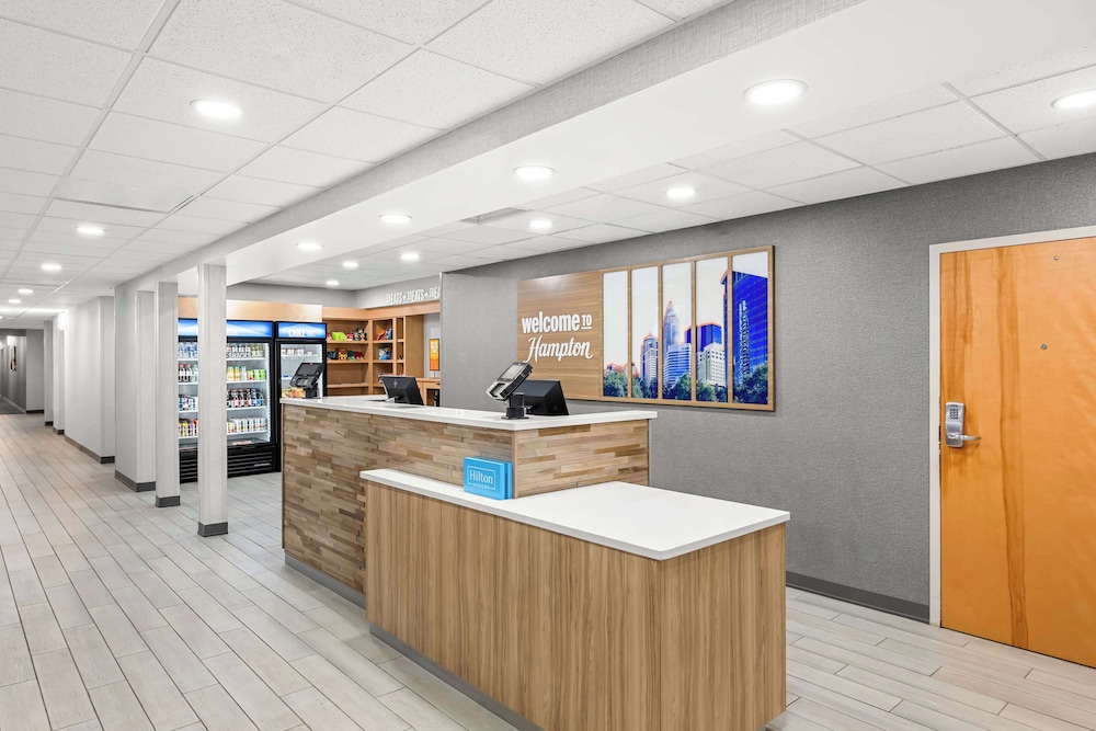Hampton Inn & Suites Charlotte Airport - photo 6