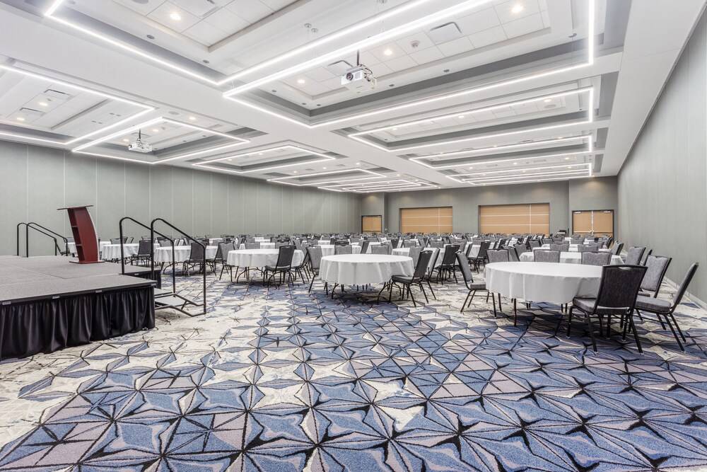 Holiday Inn & Suites Cedar Falls Waterloo Event Ctr by IHG - photo 37