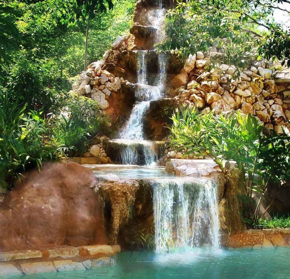 Pool waterfall