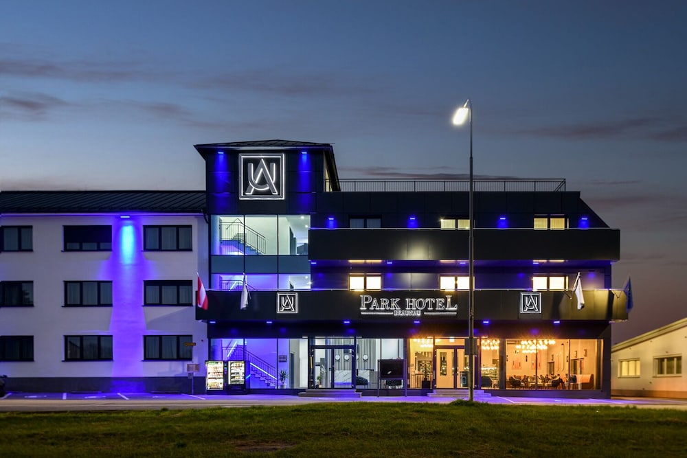 Parkhotel Braunau 24 Stunden Self Check In — 4-Star Luxury Hotel in Braunau Am Inn, Austria