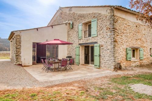 Les Bellangers 1 Piscine et Jacuzzi — hotel in Artigues-Pres-Bordeaux