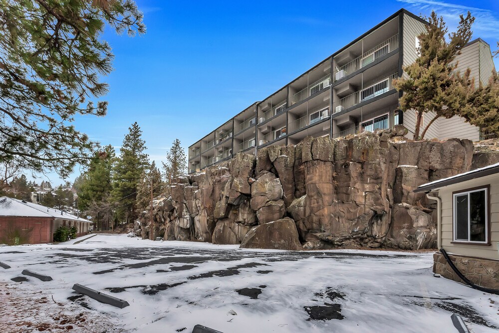 Bend Riverside Inn & Suites - photo 394