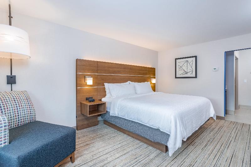 Holiday Inn Express & Suites Elkhart North by IHG - photo 21