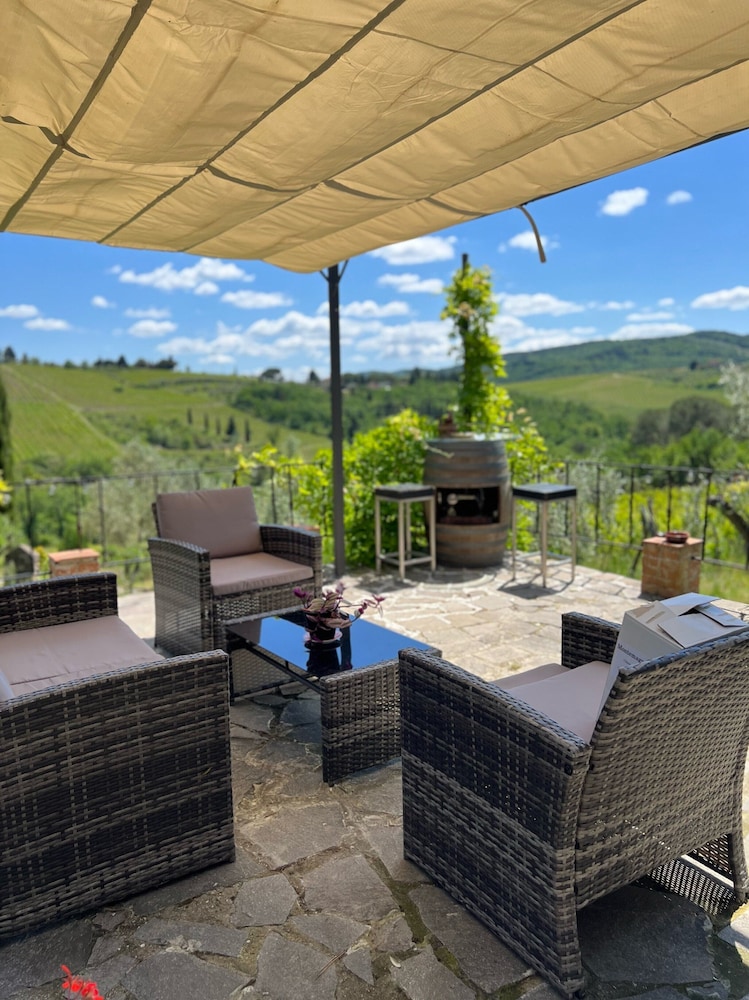 Agriturismo Montemagni di Sopra — 4-Star Luxury Hotel in Greve In Chianti, Italy